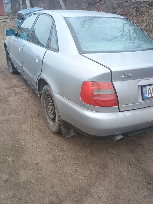 Ауді А4 б5 1,6 газ/ бенз