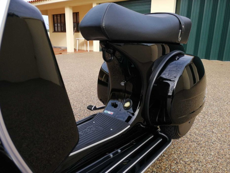 Vespa PX 125 preta