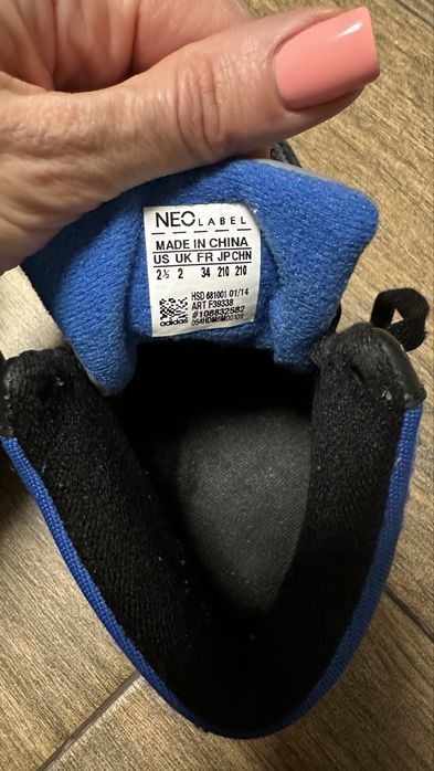 Продам дитячі Adidas кросівки, чоботи, взуття