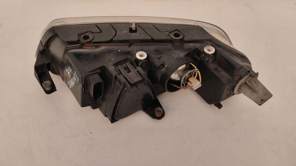 lampa prawa przód przednia vw touareg i 7l uk