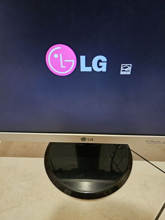 LG Flatron L225WS