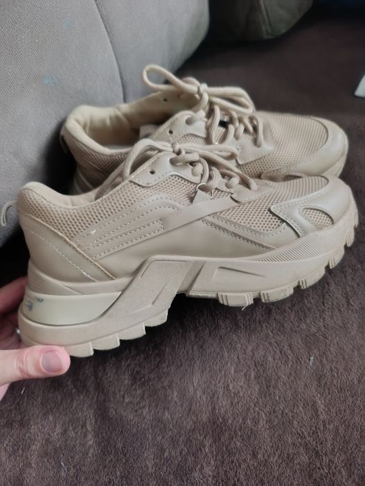 Beżowe sneakersy damskie