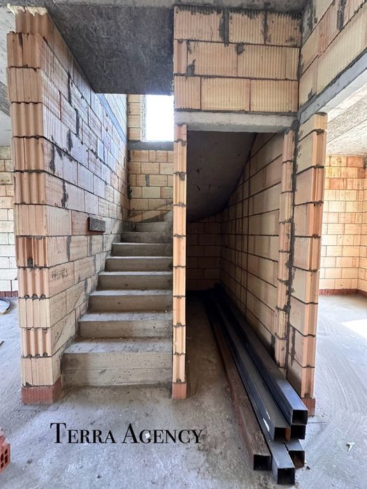 Дуплекс біля Аметист Мол/газ/4 кімнати/кухня вітальня/велика ділянка