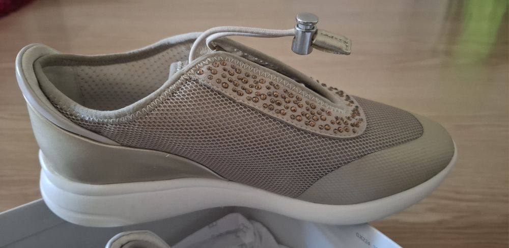 Ténis Geox (Novos) – Taupe/Dourado – Tam 37