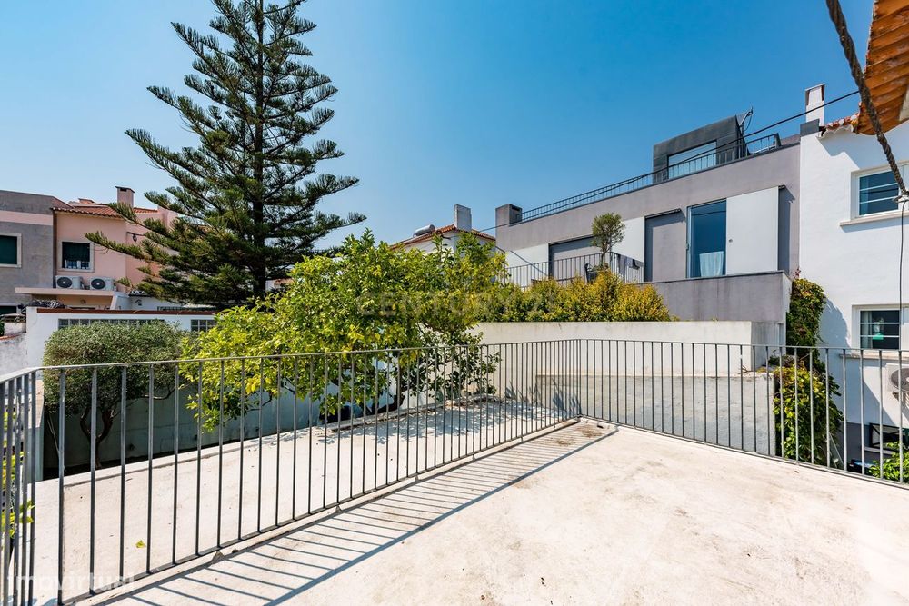 Moradia T2 Renovada com Jardim, Cave e Terraço | Viva o melhor de Belé