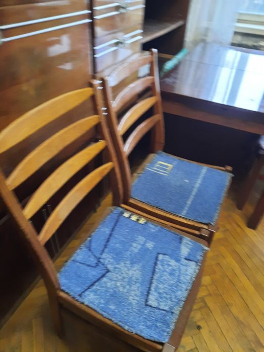 Віддам стіл і стільці безкоштовно