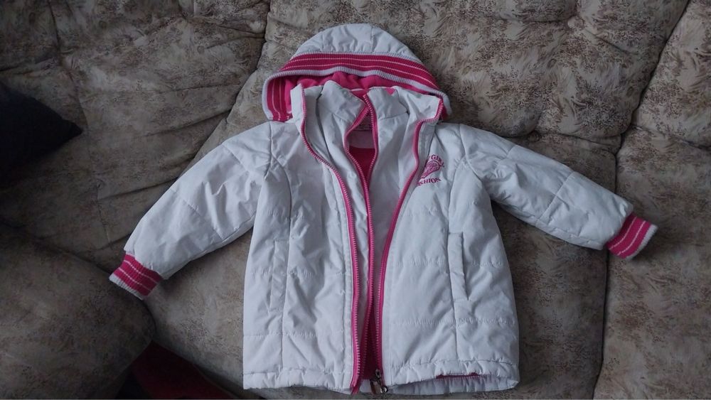 Куртка біла на флісі Осінь/зима розмір 110