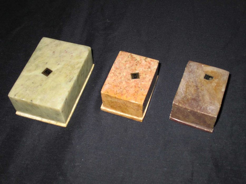 Caixas de mármore com incrustações florais Índia