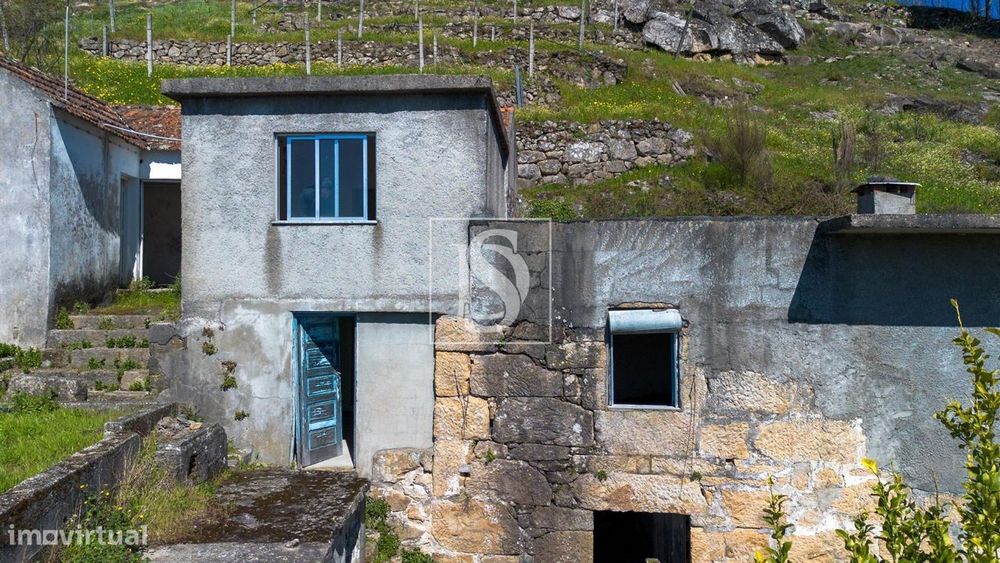 Moradia T3 Para Restauro Em Ancede Baião — Ancede E Ribadouro, Porto