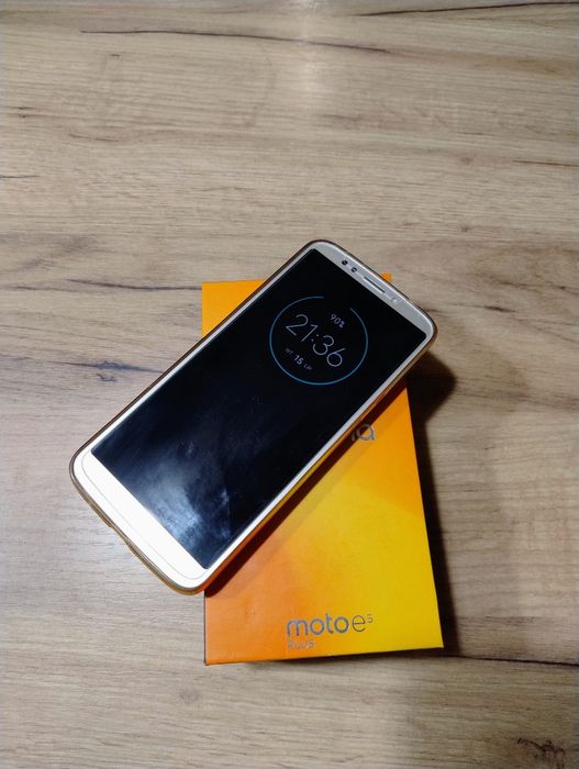 Smartfon Motorola Moto e5 plus 3/32 złota android