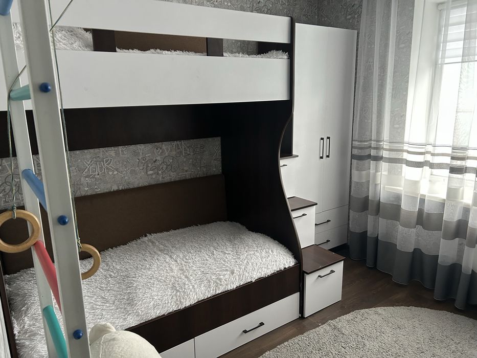 Двохярусне ліжко