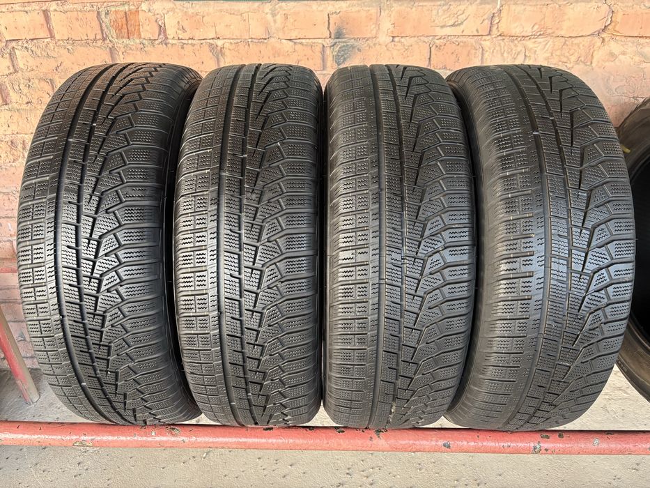 Комплект зимових шин 215/65R17 Hankook