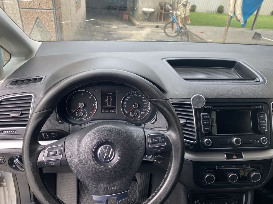 Продається Volkswagen Sharan 2011 року