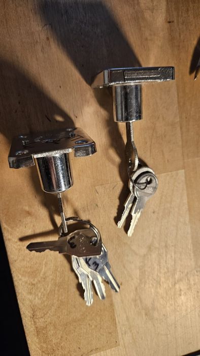 16 fechaduras de cacifos com várias chaves