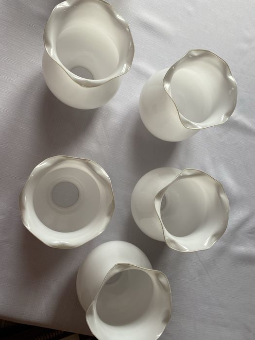 Białe klosze do lampy