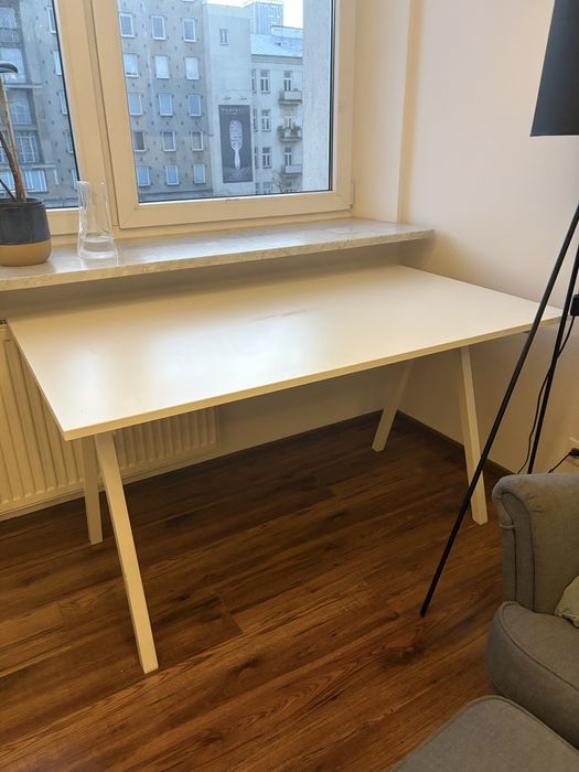 Biale biurko Trotten Ikea