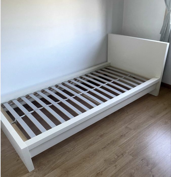 Cama de Solteiro Ikea s/ Colchão