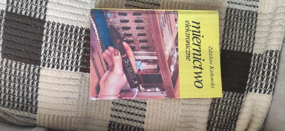 Książka o miernictwo elektronicznym