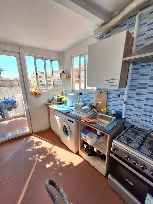 Quarto casal na GRAÇA. Centro Lisboa. Entrada imediata.