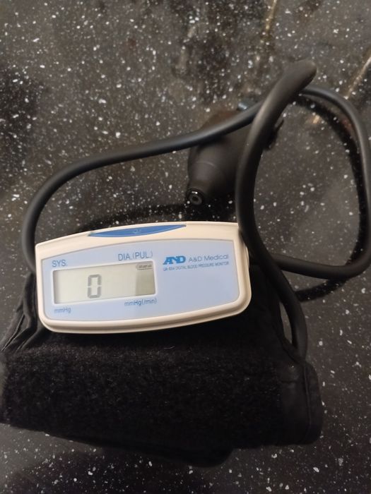 Напівавтоматичний тонометр A&D UA-604. Виробник Японія.