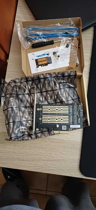 Adaptador Dual M.2 PCIe X4 para 1 SSD M.2 e 1 SSD M.2 SATA, NOVO.