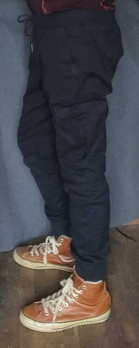 Джоггеры карго H&M поліція