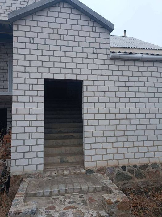 Продам 2-поверховий будинок без внутрішніх робіт