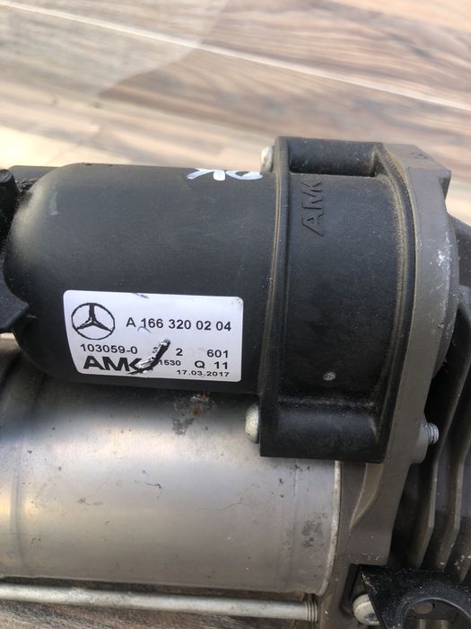 Компресор пневмо підвіски Mercedes w166 x166 ML GL GLE GLS airmatic A1663200204 в наявності в хорошому стані