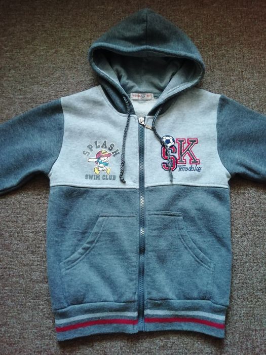 Продам кофту спортивну на замку на хлопчика р. 116-122.