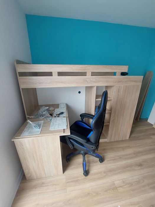 Łóżko dziecięce z antresolą, biurkiem i szafą, jak nowe