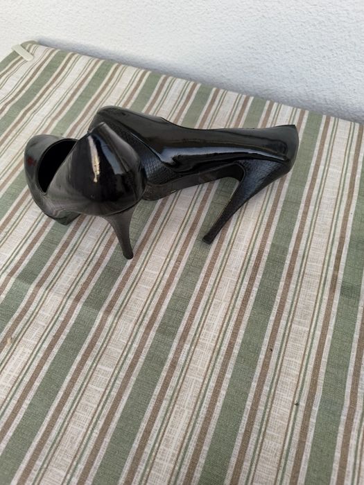 Sapatos pretos com brilho