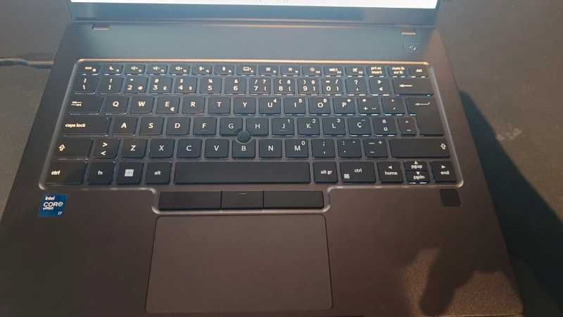 Intel NUC P14E Laptop Element – i7 11ª Gen / 16GB RAM / Touchscreen / Thunderbolt 4