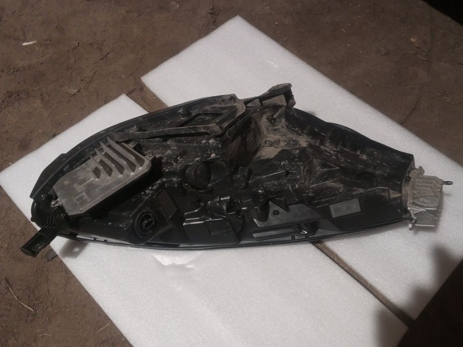 Фара Tesla model 3 Y.