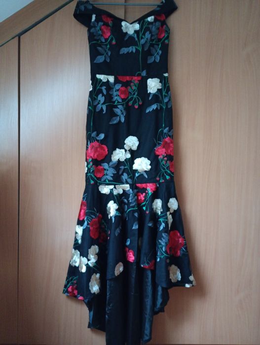 Suknia maxi czarna z haftem r.36"Chi Chi London"