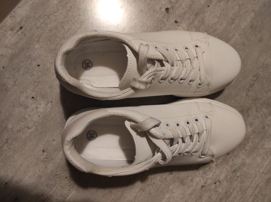 Sprzedam białe sneakersy