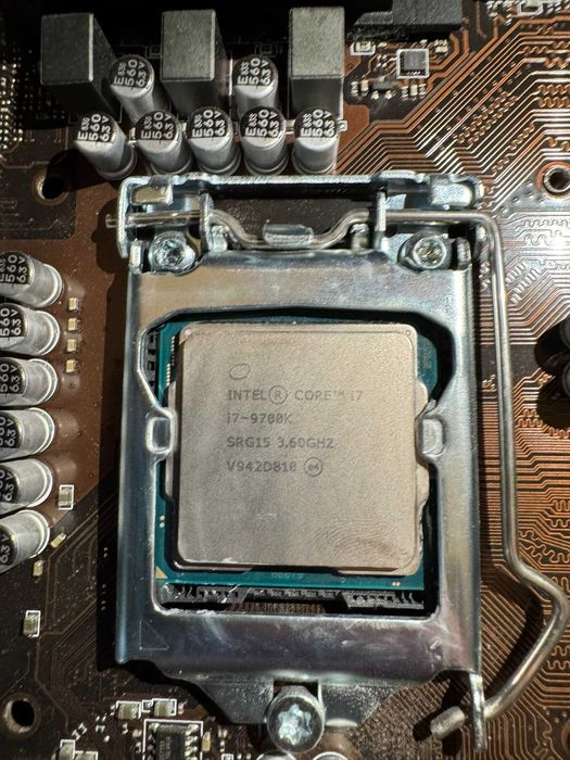 i7-9700k; PSU 600W; Obudowa Regnum RG4T - Komputer