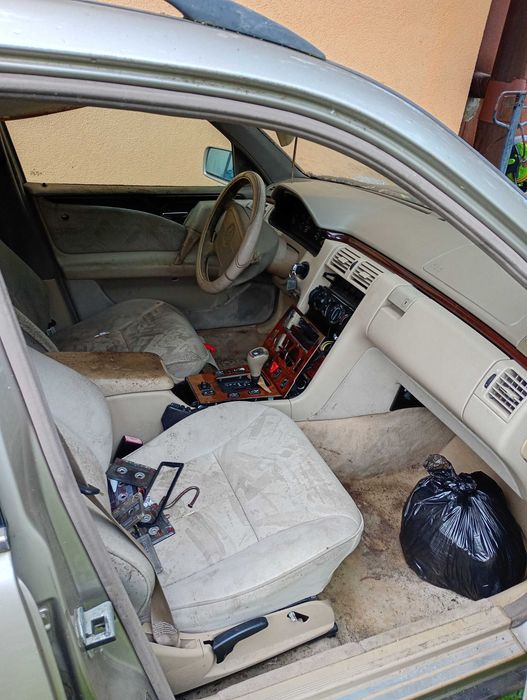 Mercedes Benz w210