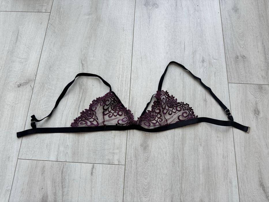 Мереживний бюст ручної роботи