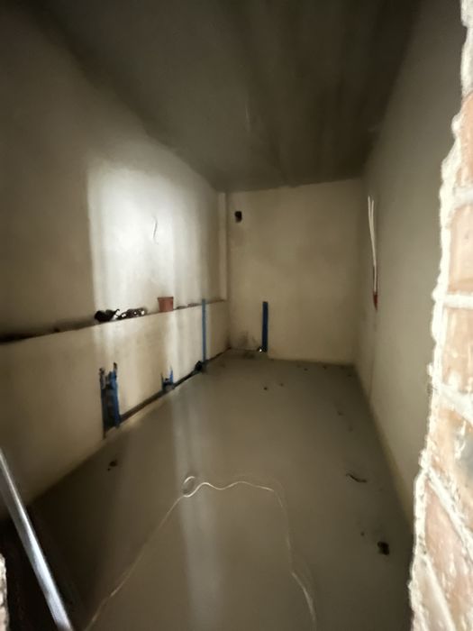 Сучасн.котеж закритою територ.в р-н нових котед. поруч центр.частини.