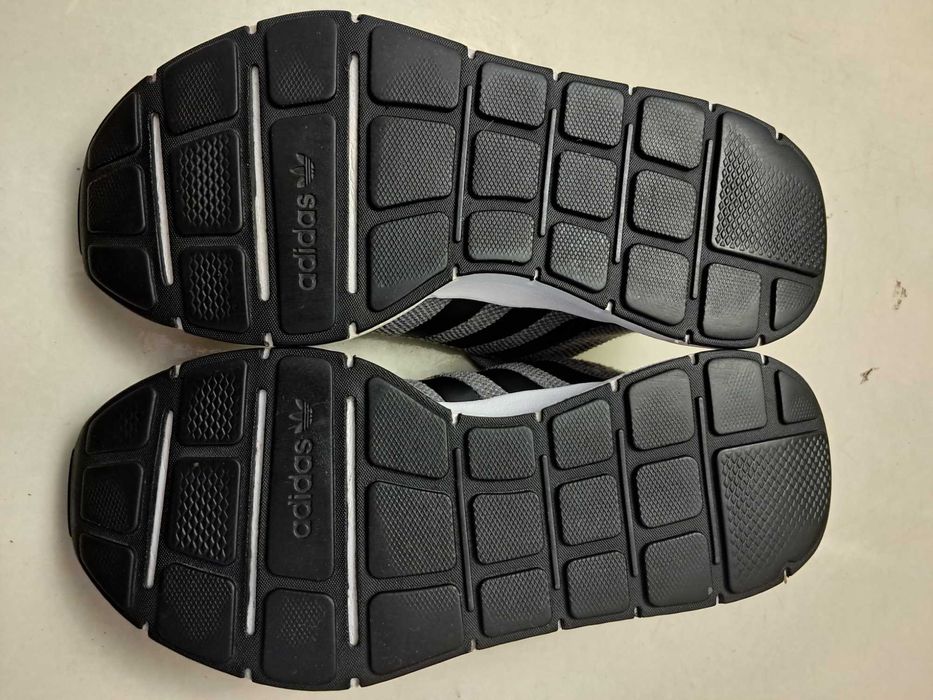кроссовки adidas оригинал размер 42 стелька 27.5см