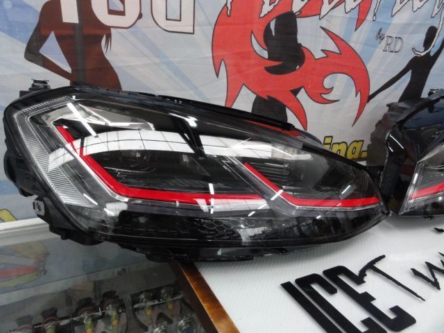 Faróis frontais full Led com pisca dinâmico e welcome light para VW Golf 7 12-17 Look 7,5 com risca vermelha