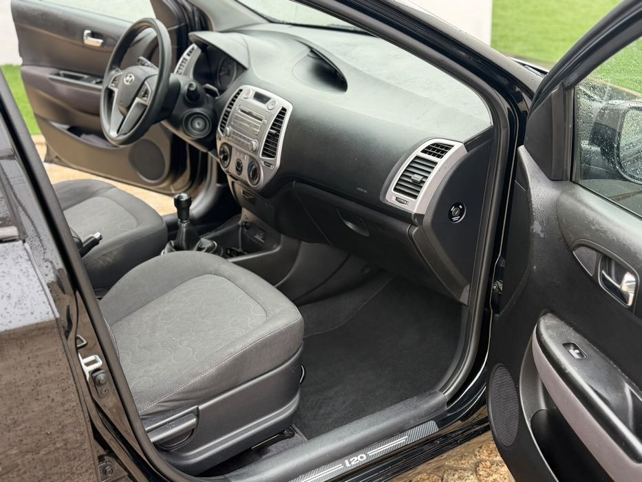 Hyundai i20 | 2012 | Muito Estimado | Revisão Feita