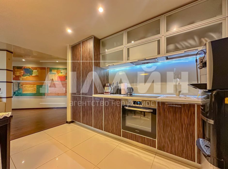 Краща пропозиція! 3-кімн. квартира з ремонтом у центрі міста!