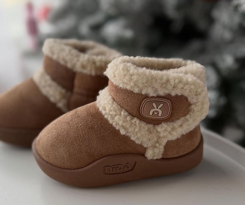 Зимові чобітки, уггі р.24 
Розмір 24 -15см устілка.