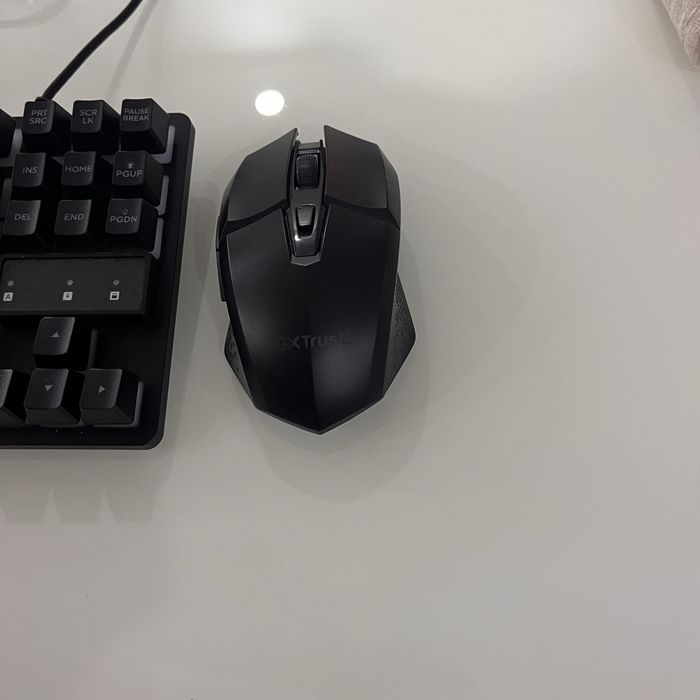 Vendo teclado de gaming com rato
