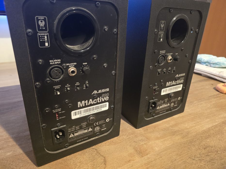 Colunas monitoras ativas Alesis M1 Active 520