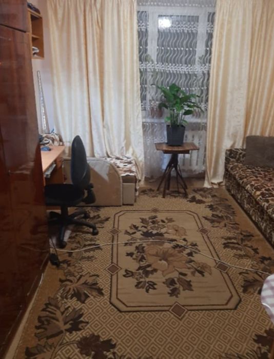 Комуна на 2 поверсі