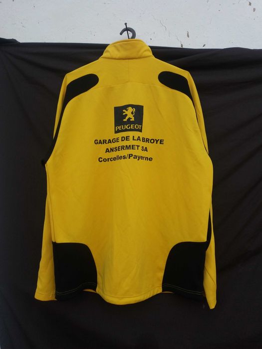 Футбольна спортивна з довгим рукавом: Швейцарія: FCC CORCELLES / Пежо.