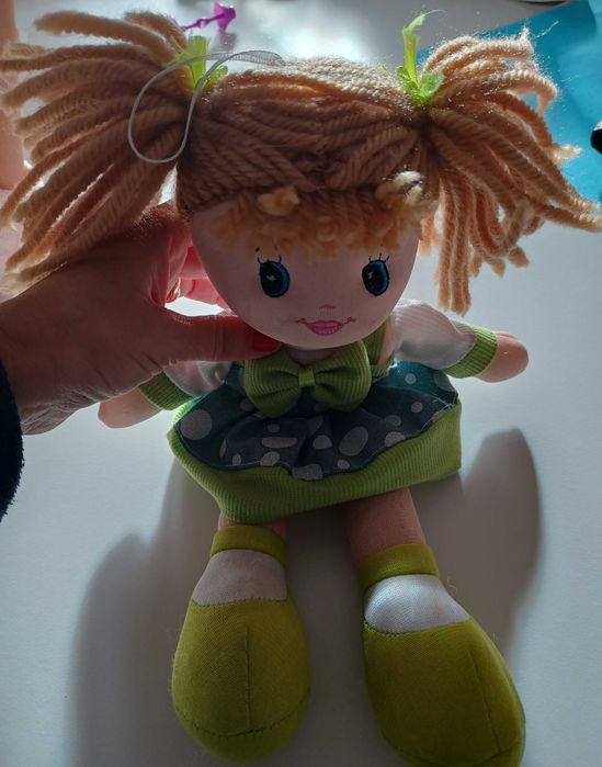Boneca em tecido - Vestido verde - como nova