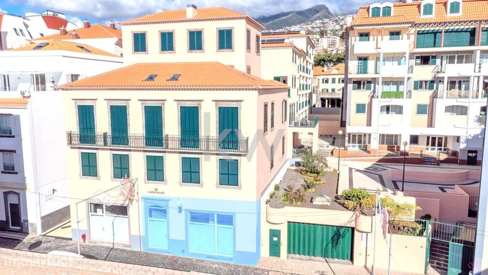 Espaço Comercial | 145 m2 de ABP | Rua do Carmo | Funchal | Madeira Is